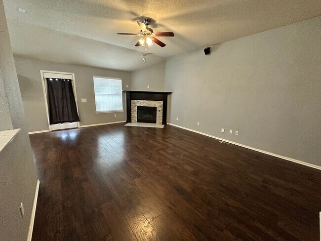 Foto del edificio - Charming 3bed/2bath House Available in OKC/Del City!!