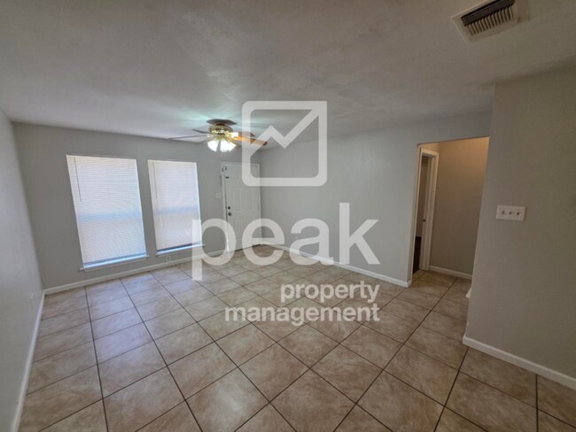 Foto del edificio - $1,199 2 Bed, 1 Bath in Weatherford!