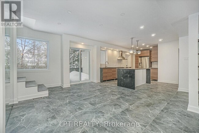 Building Photo - 2112 Alta Vista Dr