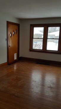 Building Photo - 43 Maplewood Ave