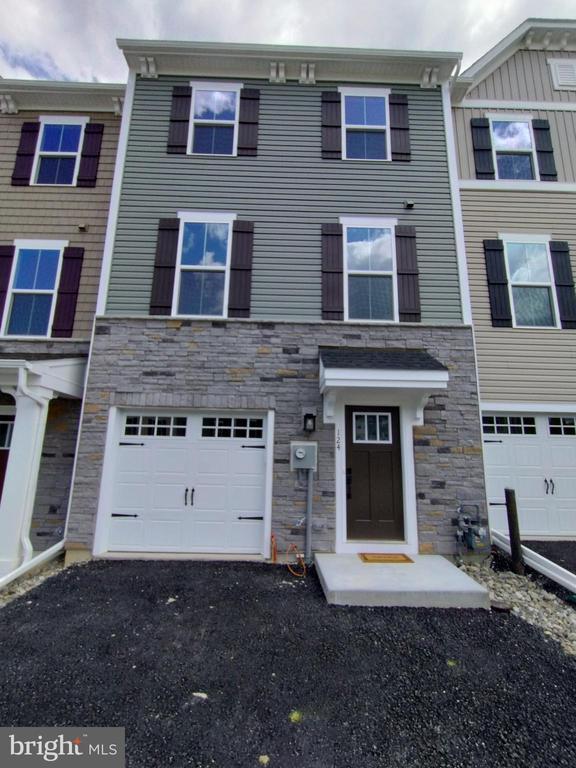 Primary Photo - 124 Glory Maple Ln