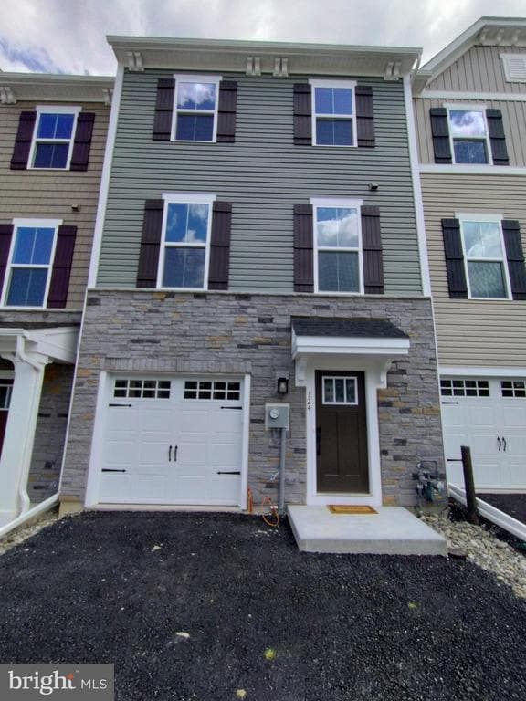 Building Photo - 124 Glory Maple Ln