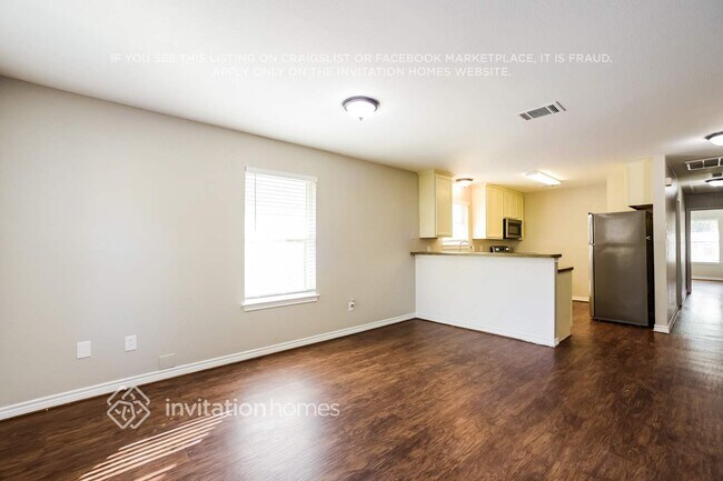 Building Photo - 107 Cook St