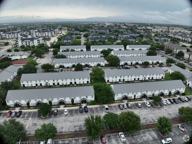 Exterior 3D - Leah Avenue Student Townhomes