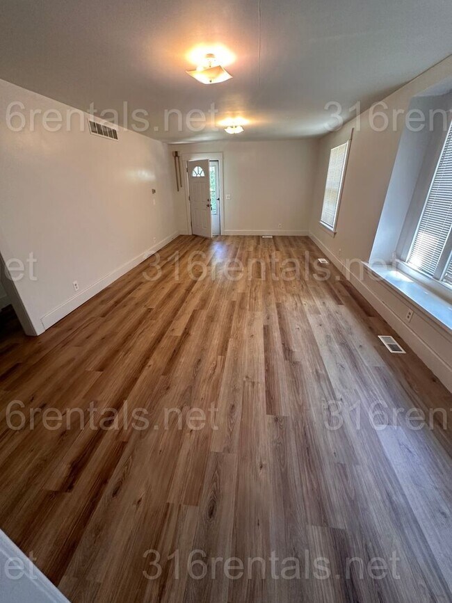 Foto del edificio - $880 - 2 bedroom/ 1 bathroom - Single Fami...