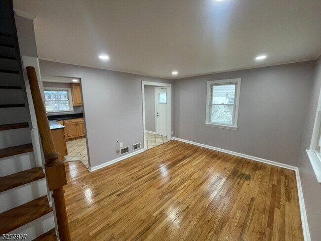 Building Photo - 470 Brookside Dr