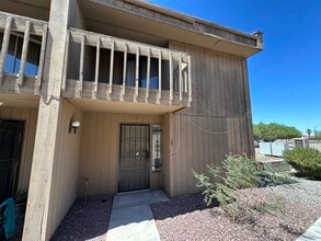 Building Photo - 833 S Avenue A