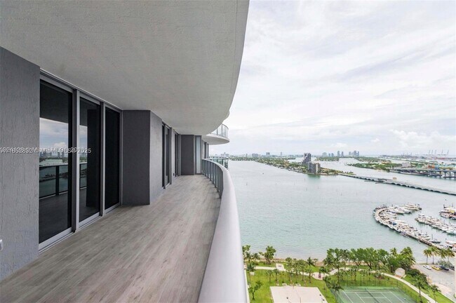 Foto del edificio - 488 NE 18th St