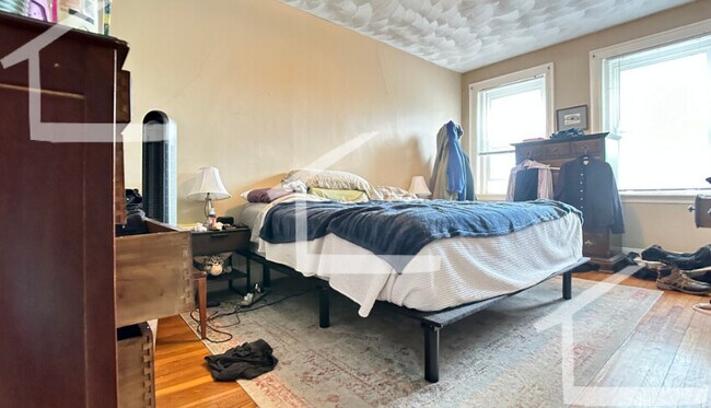 Foto del edificio - 249 Chestnut Hill Ave