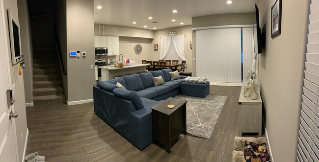 Building Photo - 3737 E Catalina Dr