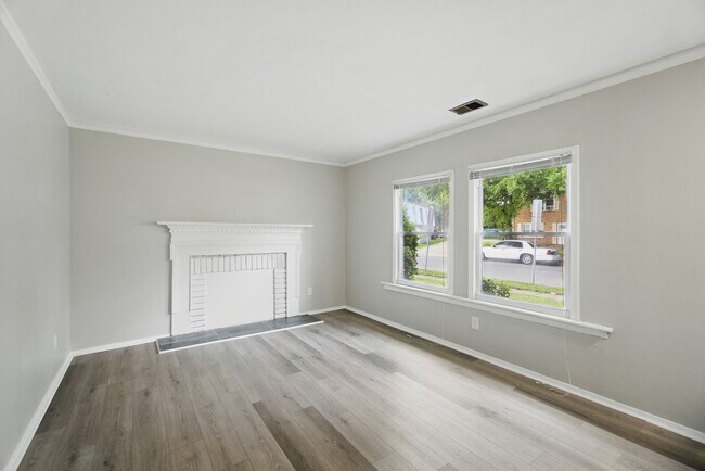 Foto del edificio - Mangold Real Estate - Conveniently Located...