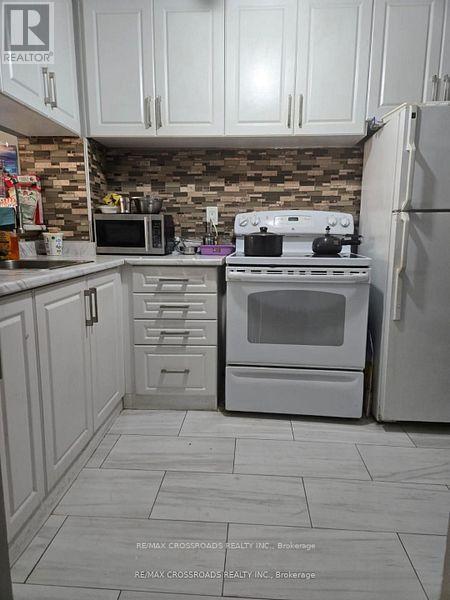 Building Photo - 3050 Ellesmere Rd