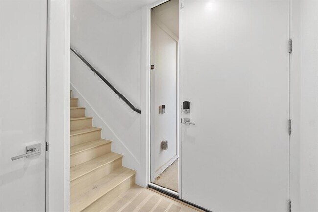 Foto del edificio - 3406 E 17th St