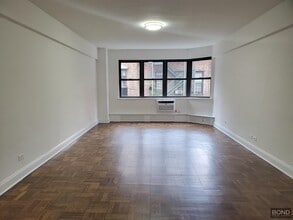 Building Photo - 219 E 69th St