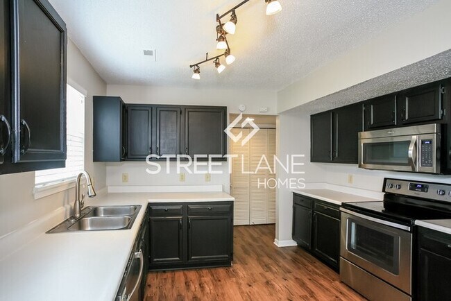 Building Photo - Spacious 3 bedroom home in Westfield!