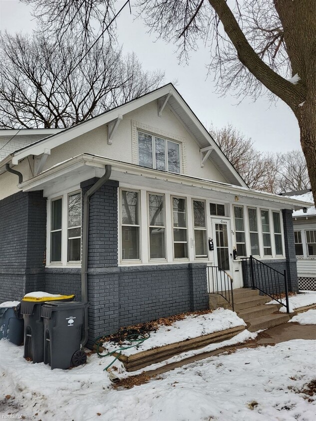 Primary Photo - 2 br, 1 bath Triplex - 718 Range St