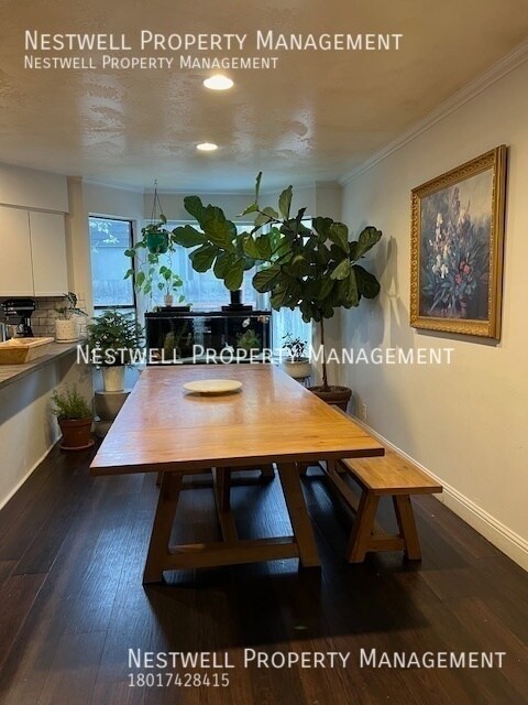Foto del edificio - Beautiful Updated Cottonwood Heights Rambler