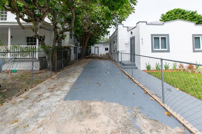 Building Photo - 837 NW 57th St