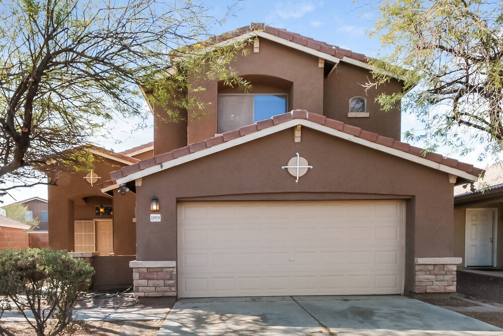 Primary Photo - 10959 W Elm Ln