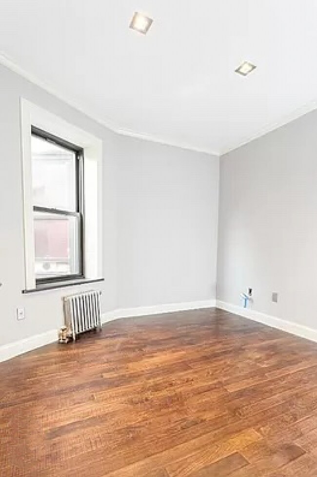Building Photo - 2329 1st Ave