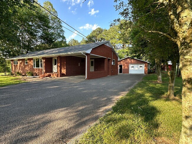 Building Photo - 2934 Butterworth Rd