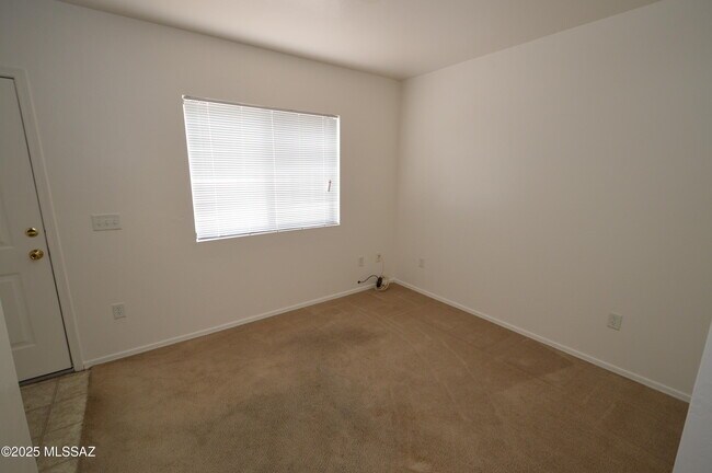Foto del edificio - 4327 E Bellevue St