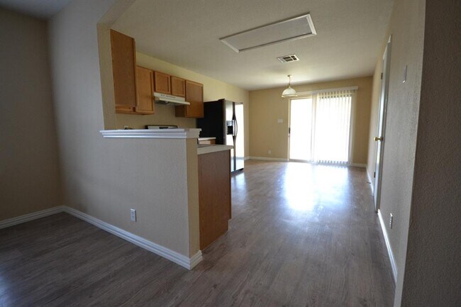 Building Photo - 208 Brentwood Dr