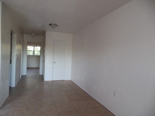 Foto del edificio - Great value 1/1 near SPC, Tyrone, Pinellas Trail & Azalea Rec