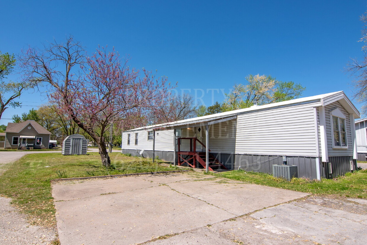 Foto principal - Charming 3-Bed, 2-Bath Home in Glendale Es...