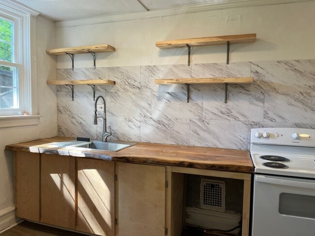 Foto del edificio - 3 Bedroom 1 Bath Home in Lancaster City