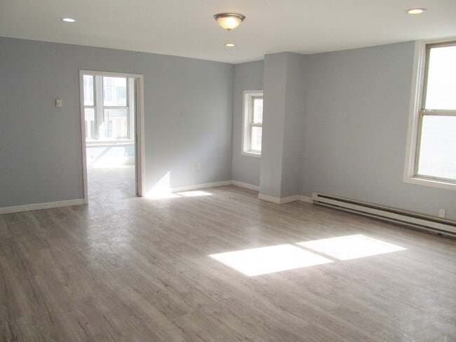 Building Photo - 11 Heckman St