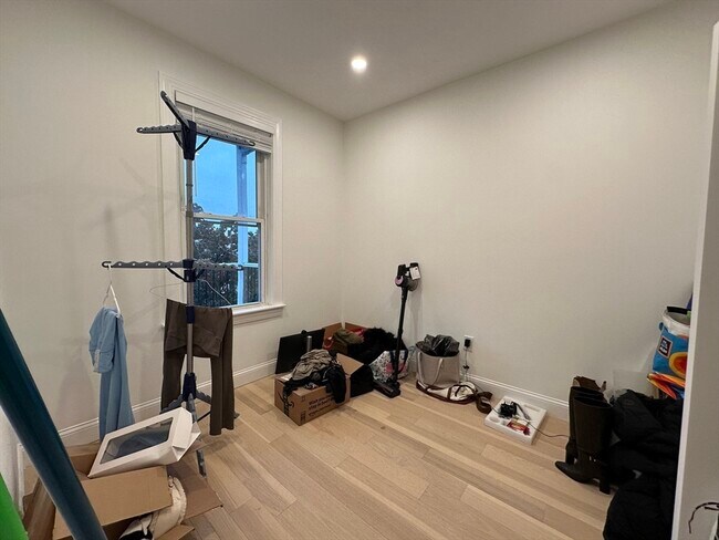 Foto del edificio - 633 E 8th St