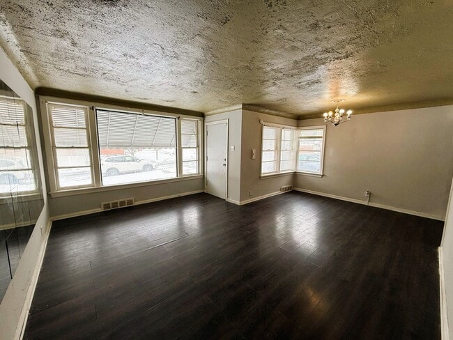 Building Photo - Spacious 3 Bedroom Rental!