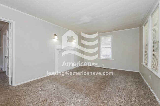 Building Photo - 1610 14th Ave