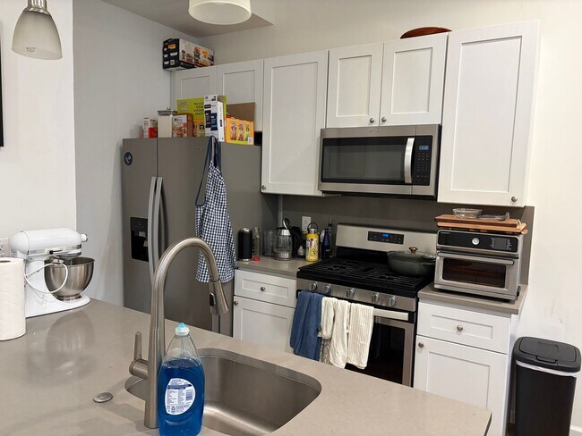 Photo - 737 S 4th St Apartment