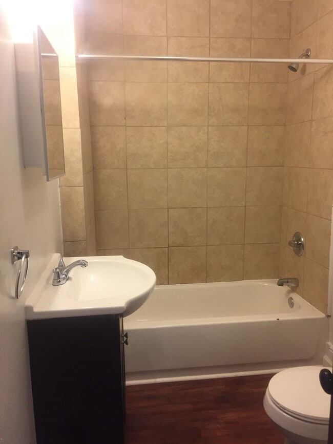 Building Photo - Large Family Home, Close to Amenities-York City