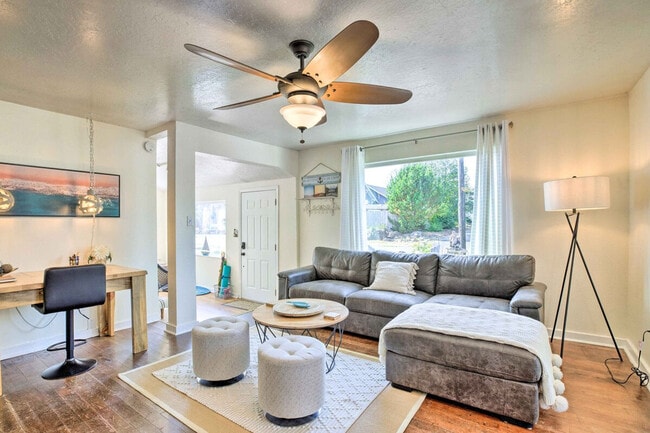 Building Photo - 5010 K Pl