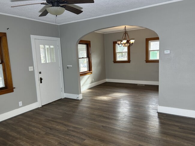 Building Photo - 1203 S West Ave