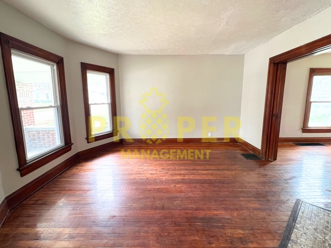 Building Photo - 3 bedrooms 1.5 bathrooms house for rent
