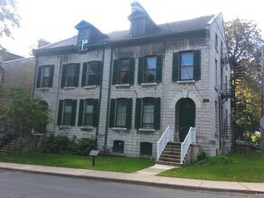 Building Photo - 134 Earl St