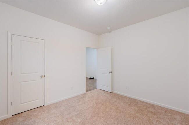 Building Photo - 730 Wishire