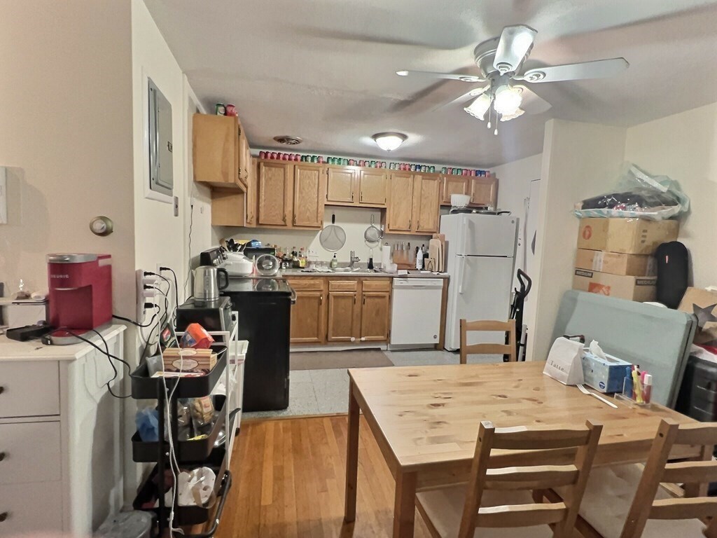 Primary Photo - 216 Kent St