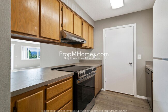 Foto del edificio - Spacious 2 Bedroom in Milwaukie - Attached...