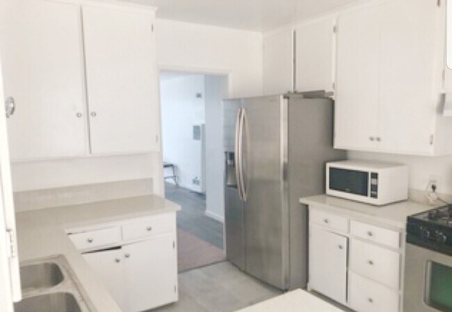 Foto del edificio - 3213 Bartdon Ave