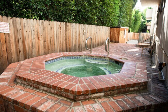 Foto del edificio - West Hollywood condo