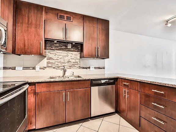 Foto del edificio - 1212 N La Salle Dr