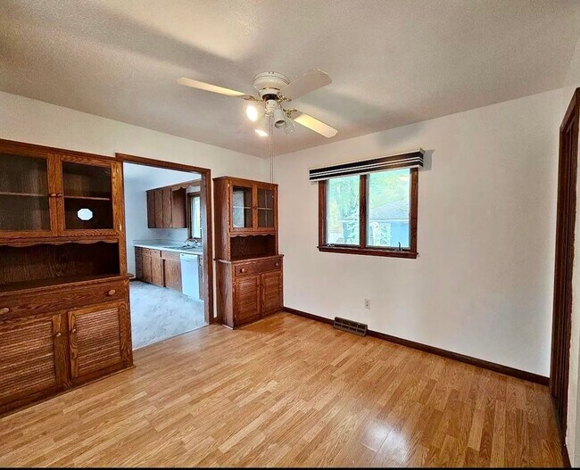 Foto del edificio - NW, Rochester, House for rent with hardwoo...