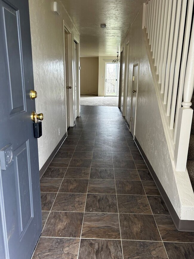 Building Photo - 858s9