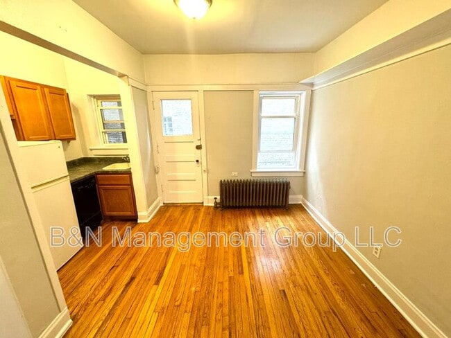 Photo - 1055 W Dakin St Apartment