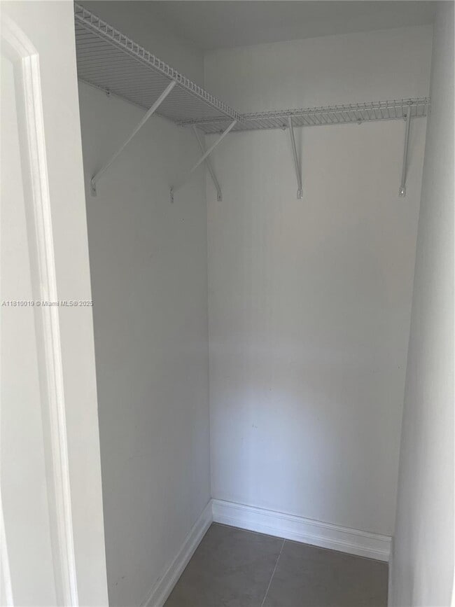 Foto del edificio - 9680 W Elm Ln